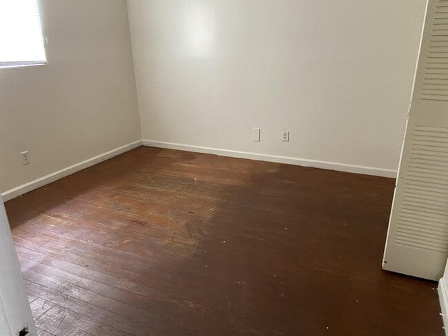 Building Photo - 404 E Brookwood Dr