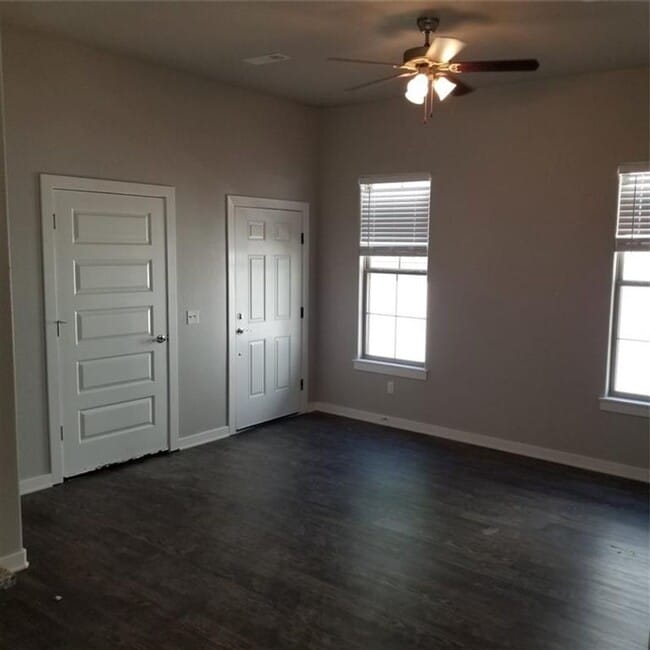 Building Photo - Nice 3 bedroom 3.5 bath near campus in Fayetteville