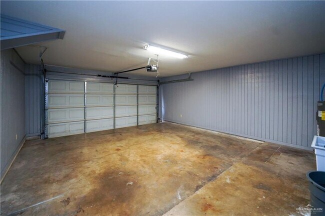 Building Photo - 204 E Gomez Dr