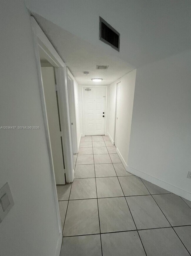 Building Photo - 15545 Miami Lakeway N