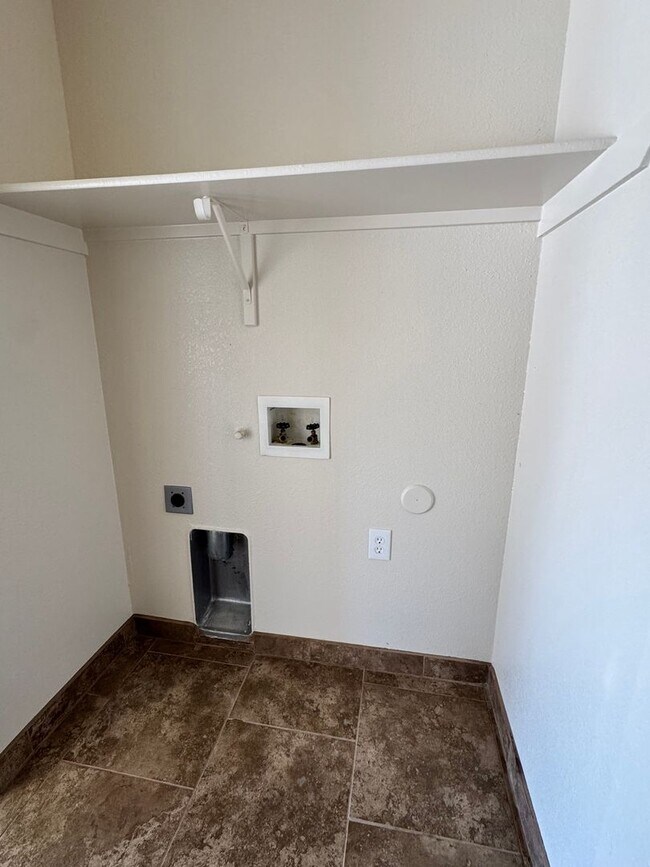 Building Photo - 1326 Magoffin Pl