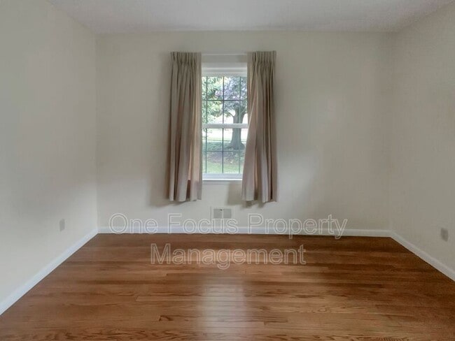 Building Photo - 1127 Louisa St