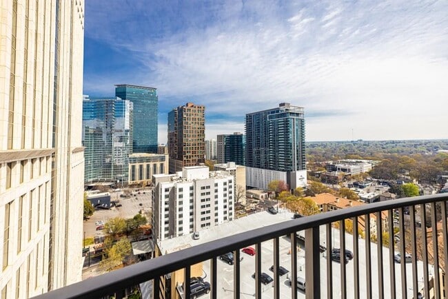 Building Photo - 943 Peachtree St NE