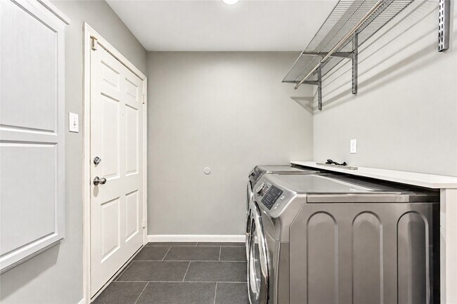 Building Photo - 15739 Fleetwood Oaks Dr