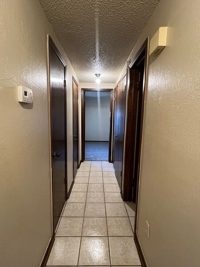 Building Photo - Charming 2 Bed, 2 Bath Home Near OCCC!