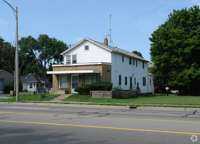 Primary Photo - 1730 S Cedar St