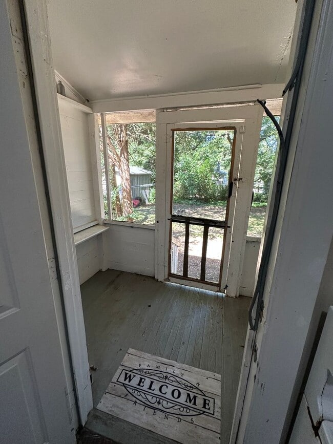 Building Photo - SPACIOUS 1 bed House! DEPOSIT-FREE Renting...