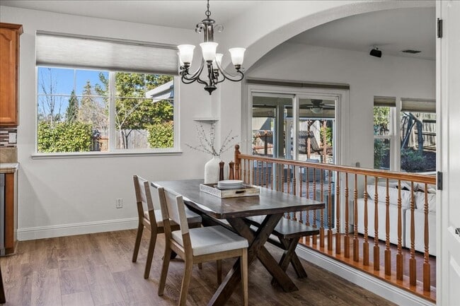 Building Photo - Elegant & Spacious 4 Bedroom Home Near Fol...