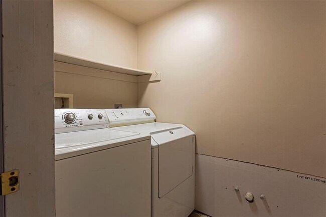 Building Photo - 640 Woodworth Ave