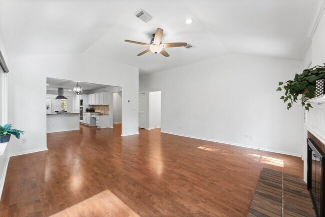 Building Photo - 19 E Summer Storm Cir