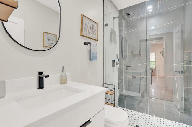 Building Photo - 727 Fernwood Dr