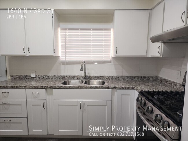 Building Photo - Nice 1950's 2-bedroom house with a huge ba...