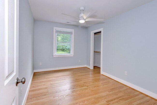 Building Photo - New Waterfront Home