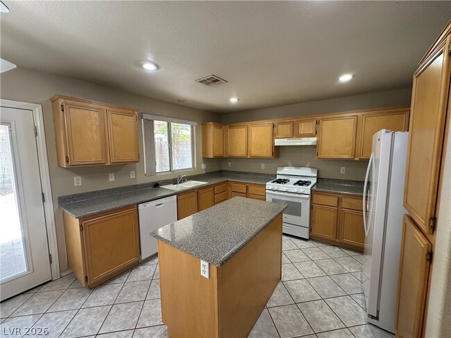 Building Photo - 9925 Ranch Hand Ave