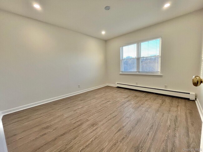 Building Photo - 103 Bennett Ave