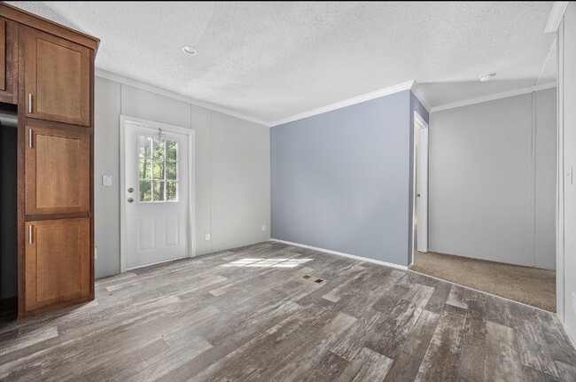 Building Photo - 8376 Huntington Ct
