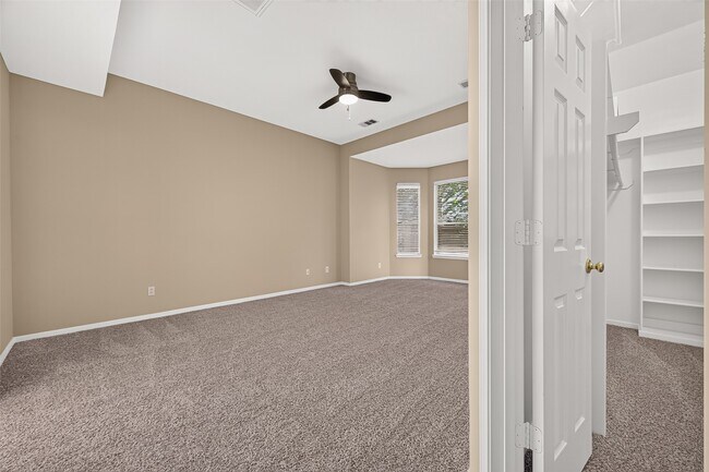 Building Photo - 18515 Autumn Park Dr