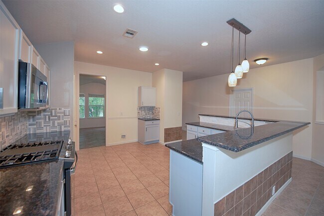 Building Photo - 2753 Foster Hill Dr