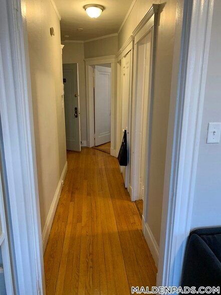 Building Photo - 170 Maple St