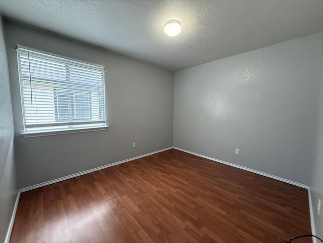 Building Photo - 2718 Blackburn Dr