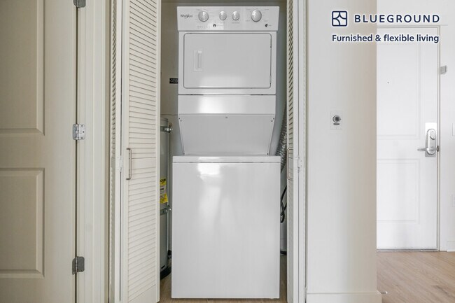 Building Photo - 362 Bellevue Way NE