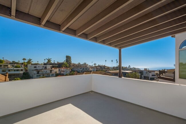 Building Photo - 312 Cazador Ln