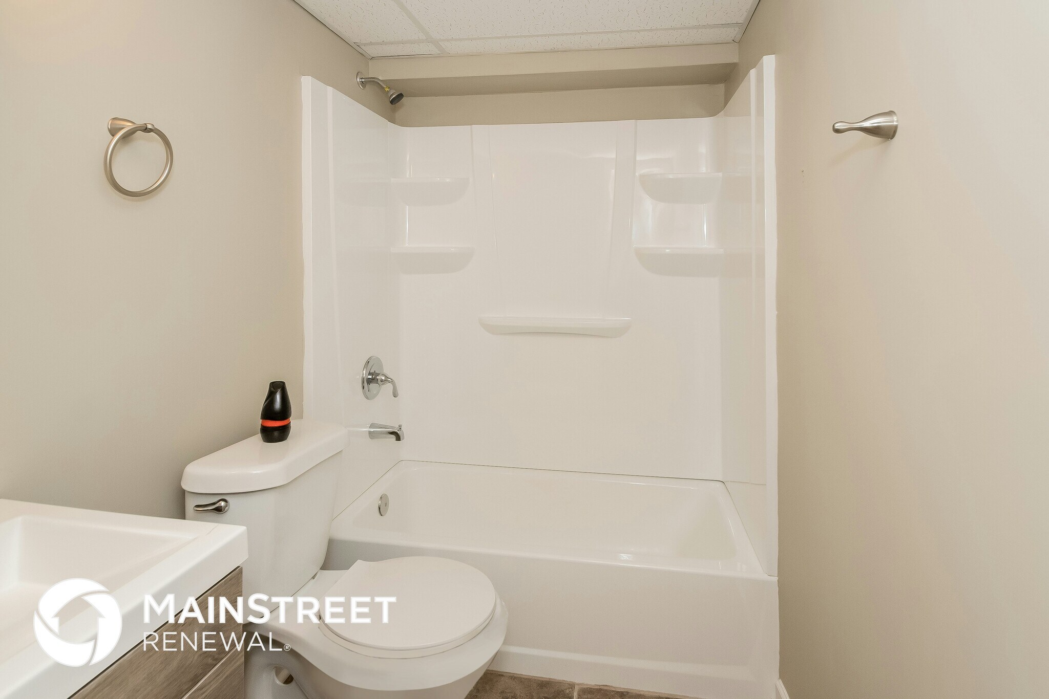 Building Photo - 30 Meadows Dr