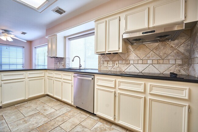 Building Photo - 5022 Moss Run Dr
