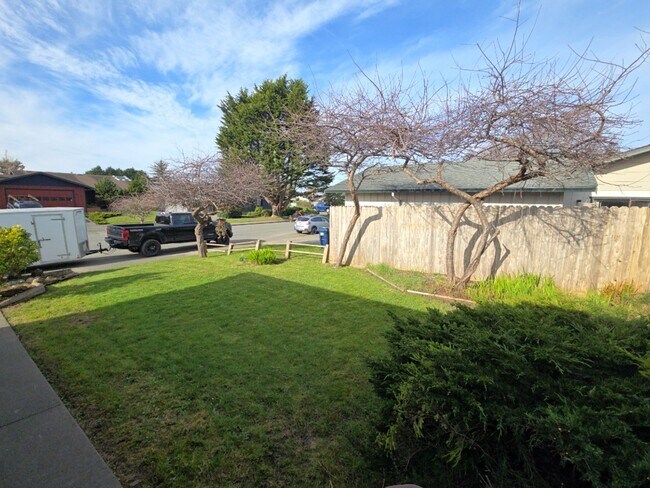 Building Photo - Remodeled 3BD/2A Arcata home close to parks, schools!
