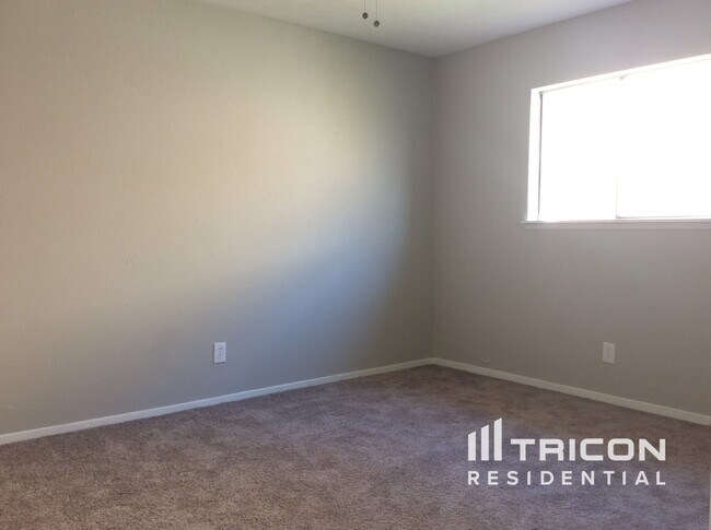 Building Photo - 4121 Blackwillow Dr