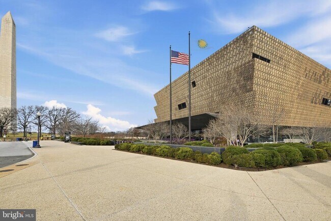 Building Photo - 916 G St NW