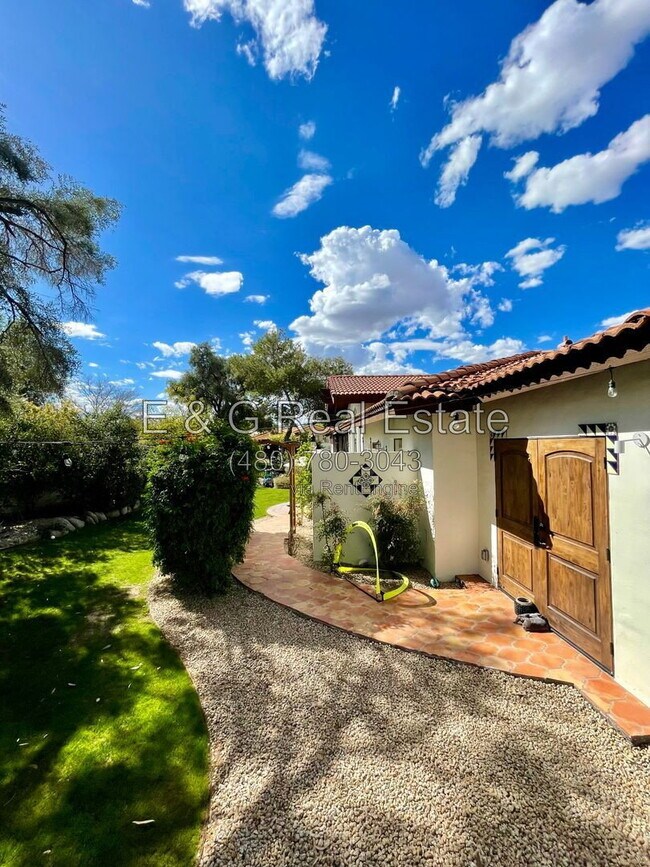 Building Photo - 8617 E Larkspur Dr