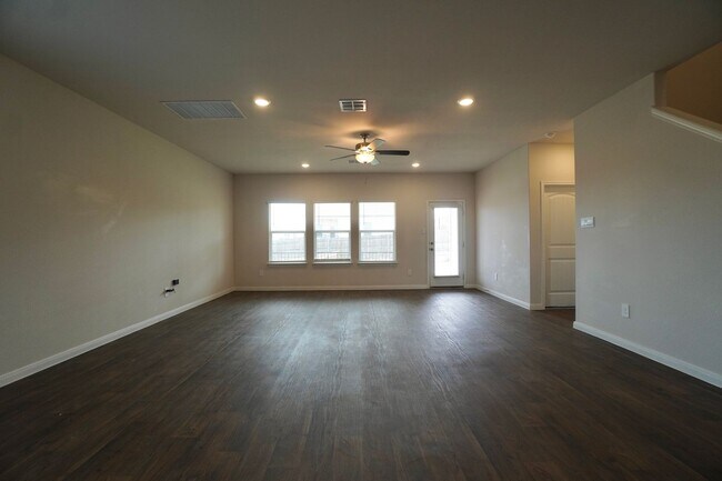 Building Photo - 115 Bethpage Dr