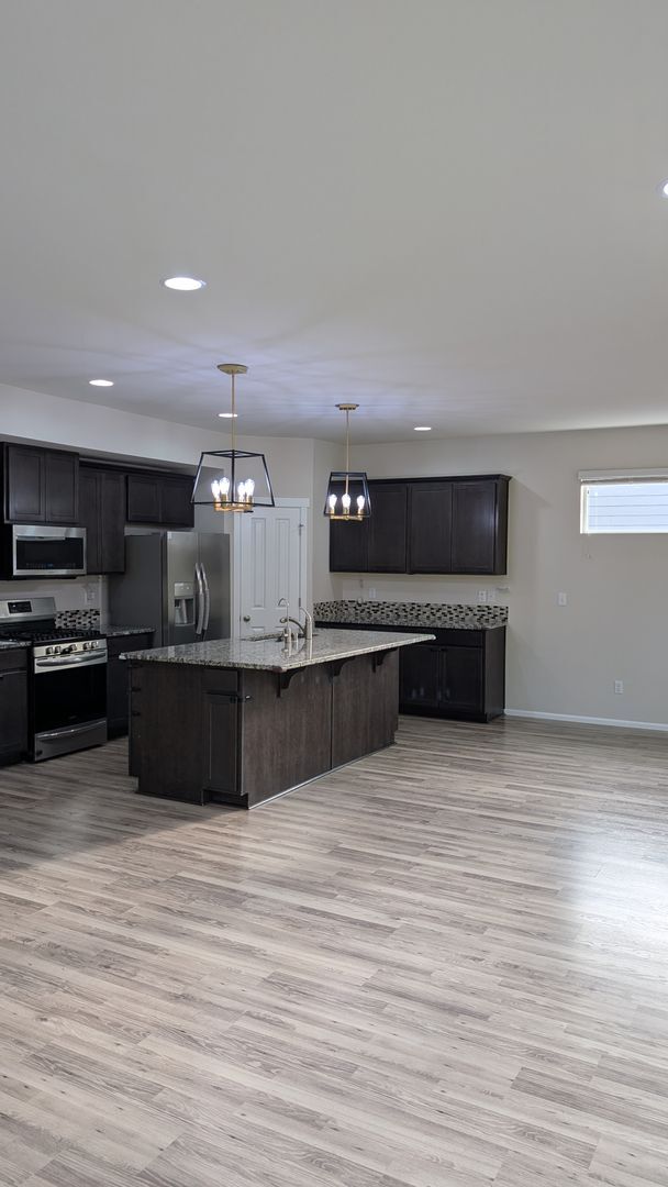 Building Photo - 5 bedroom Marysville 2 story home