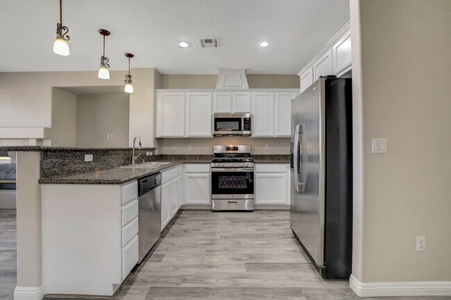 Building Photo - TWO STORY CUL-DE-SAC HOME, 3 BEDROOM 2.5 BATH HOME