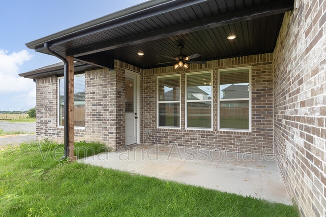 Building Photo - 1081 Whistler St