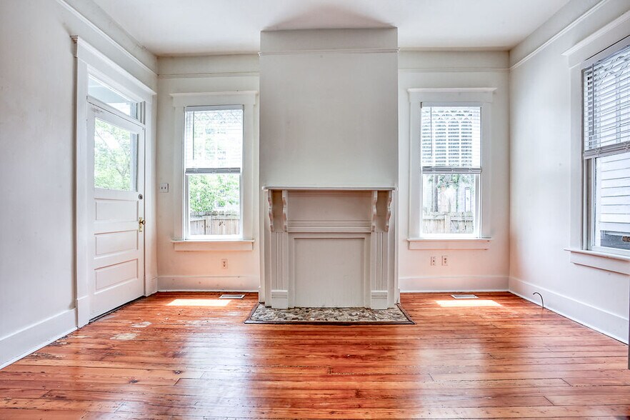 Building Photo - 301 W 32nd St