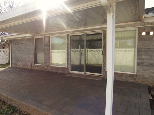 Building Photo - 7016 Stonycreek Dr