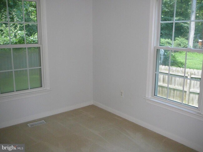 Building Photo - 231 Vine Pl