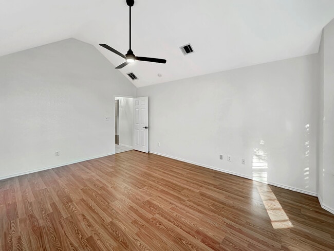 Building Photo - 5106 Ascot Pl