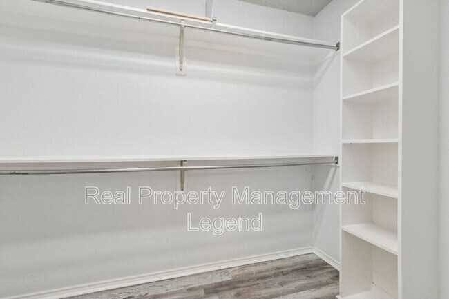 Building Photo - 1105 Dove Dr