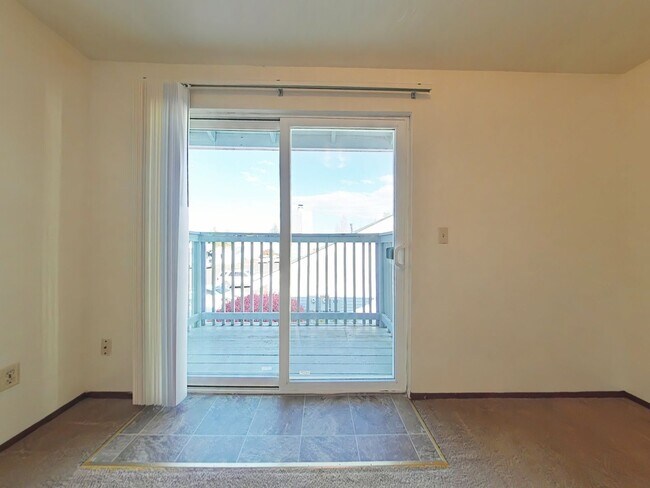 Building Photo - 2 Bedroom Townhouse ~ Close to Downtown