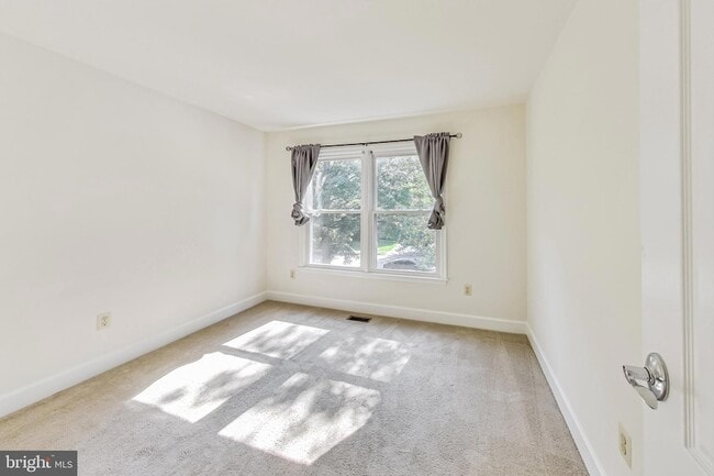 Building Photo - 6104 Cool Spring Terrace S