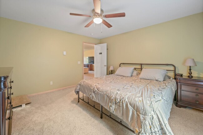 Building Photo - 1724 Calhoun Hill Rd