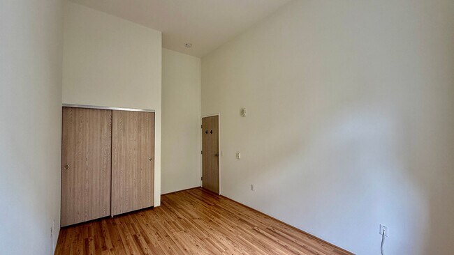 Building Photo - Urban Oasis on Valencia St – 2BR/1BA with ...