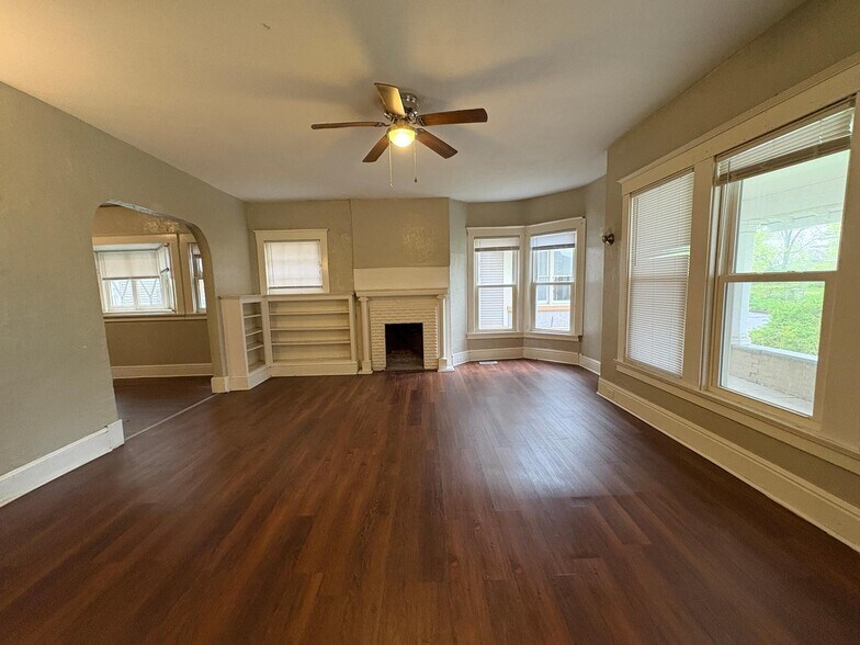 Building Photo - 2524 Maplewood Ave