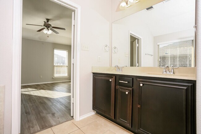 Building Photo - 3013 Melrose Dr