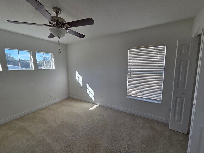 Building Photo - 2819 Roseglen Way