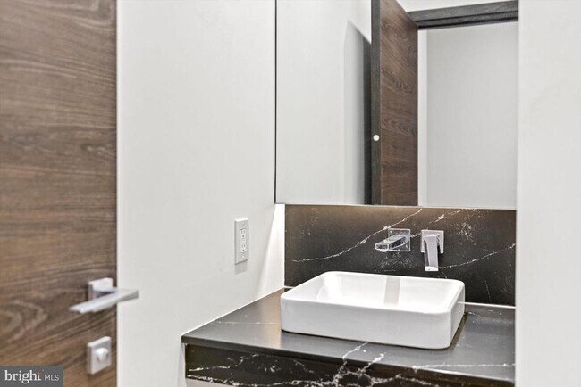 Building Photo - 724 Chestnut St