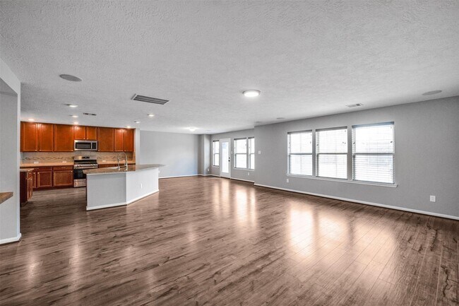 Building Photo - 1107 Epworth Ct.